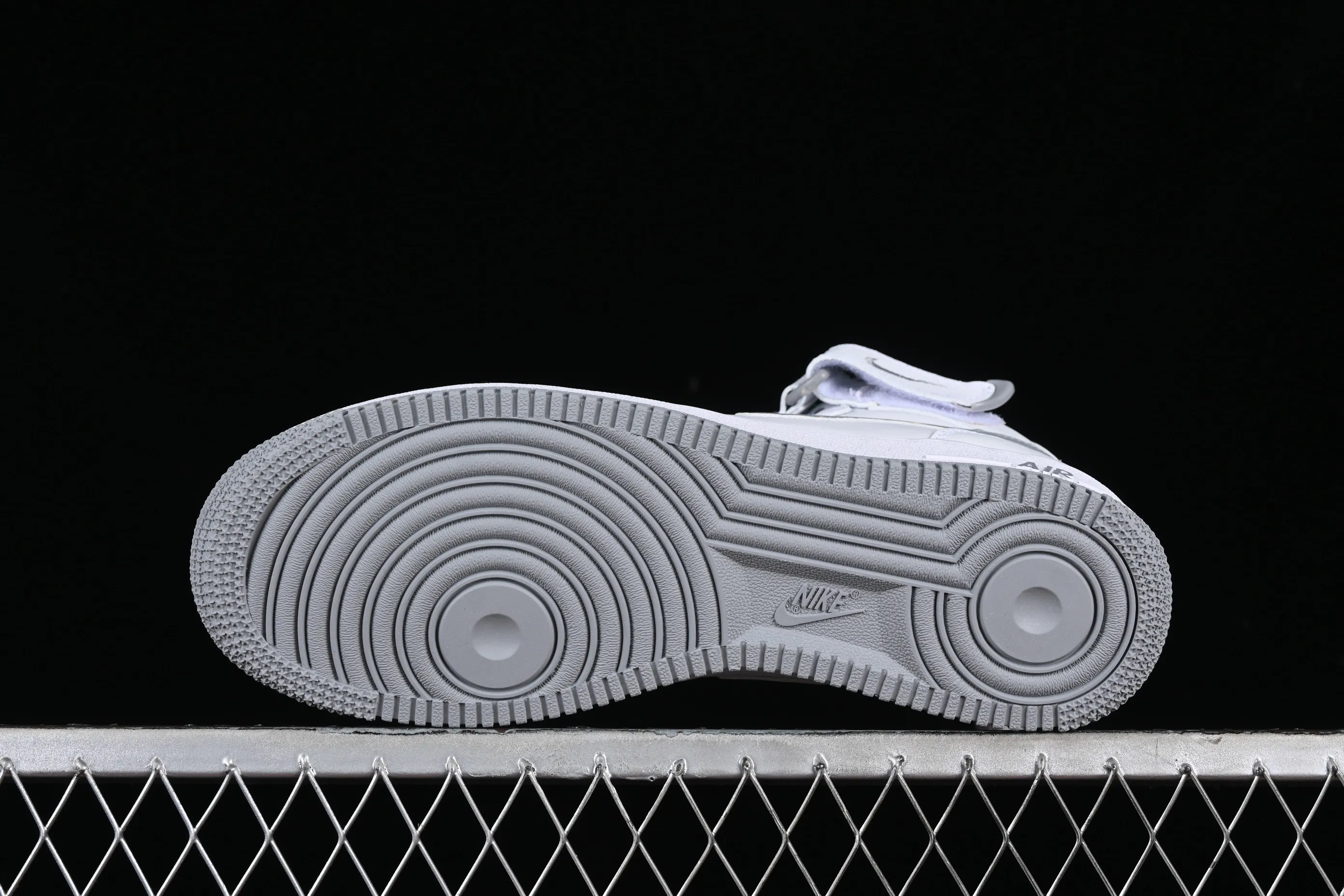 All categories Nk Air Force 1 Air Force series Nk Air Force 1 Mid Air Force mid-top Nk Air Force 1'07 Mid white gray Air Force One mid-top casual sneakers DV0806-100